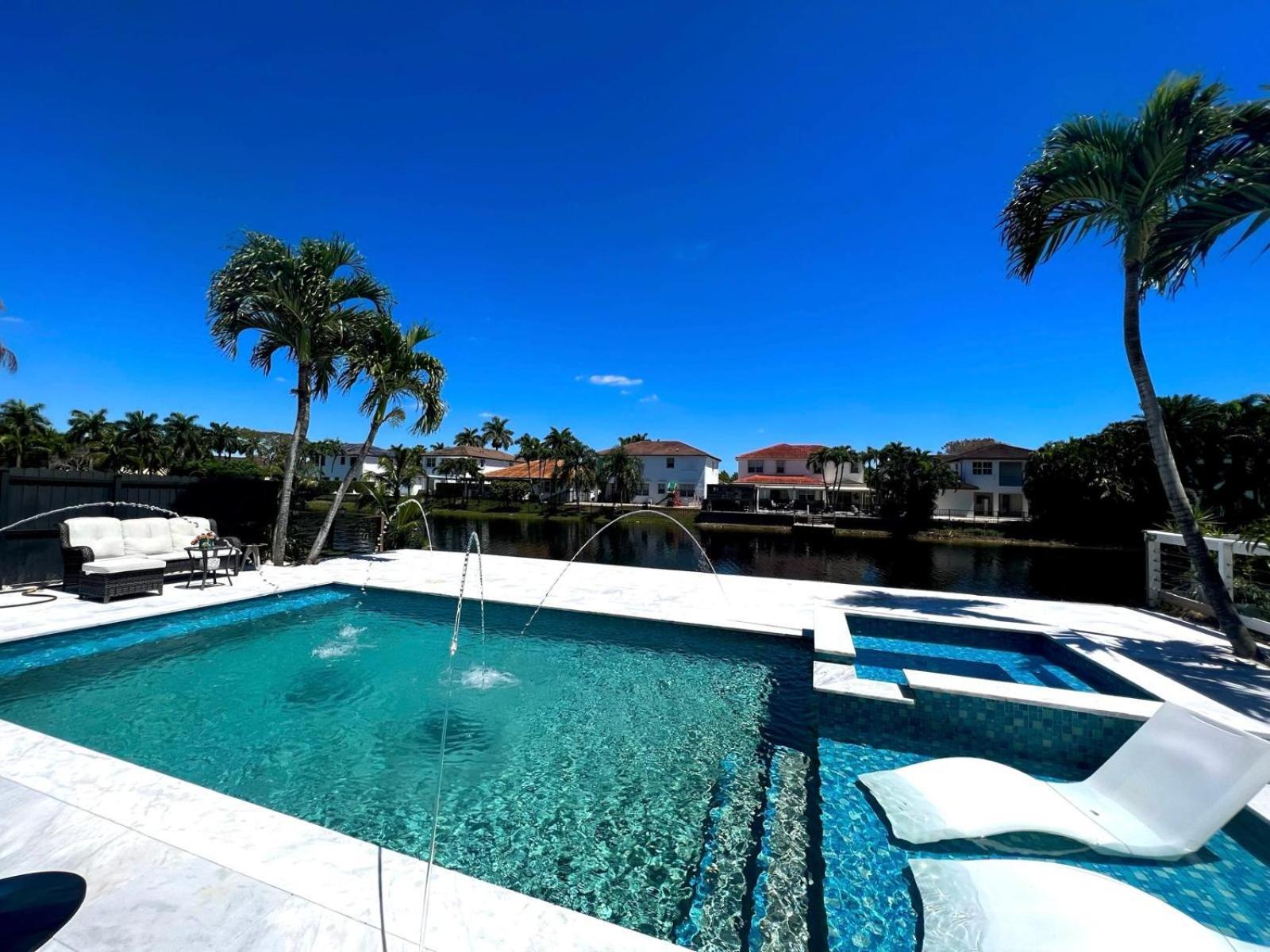Lovers Cove Tamiami Экстерьер фото